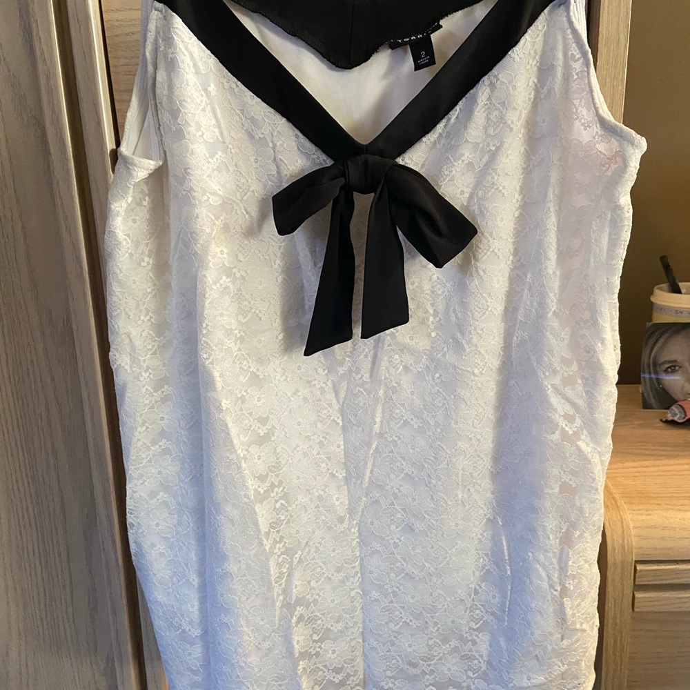 Torrid dressy tank with bow size 2 black and white lace with underlay